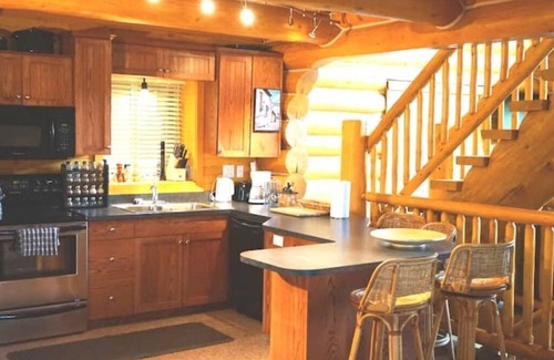 Hemlock Valley Cabin | Edelweiss Local Escape - Sasquatch Mountain Resort