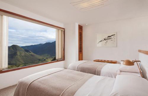 Calacali House | El Crater