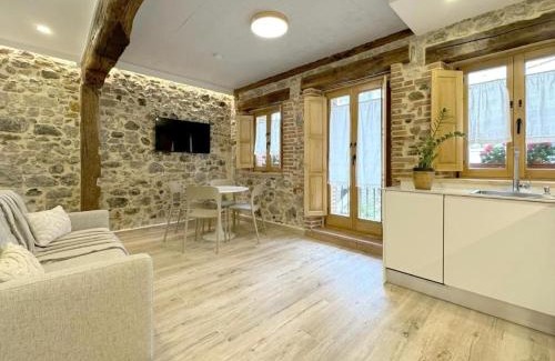 Castro Urdiales Apartment | El Patio de Vespasiano-Calera- vistas a la iglesia junto al puerto