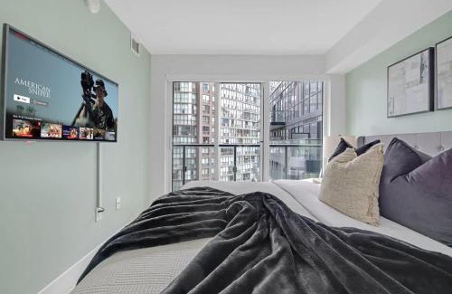 Bay Cloverhill Apartment | Elegant 2BR Condo in Downtown Toronto Sleeps 6