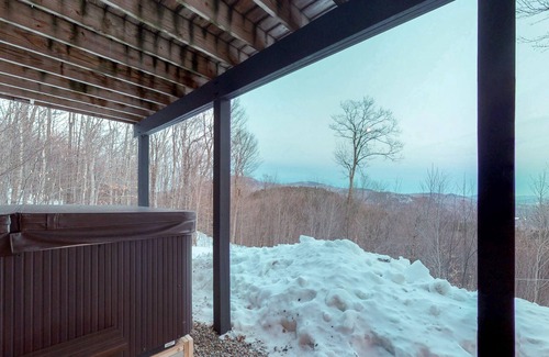 Sunday River Area Ski Chalet | Elegant chalet with mountain views & private hot tub