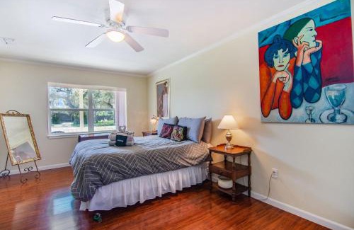 Tropic House | Elegant Retreat Close to Beach & Arts District