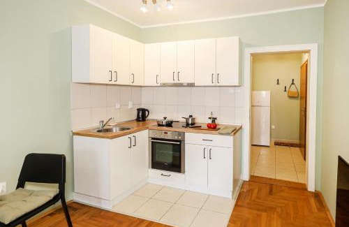 Bistrica Apartment | Elegantly Styled Studio l Next to Novi Sad Fair l Working Desk