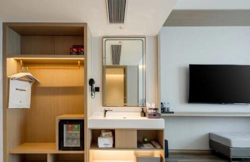 Zhongyuan District Hotel | Elong Hotel City Hall Branch