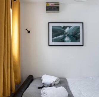 Landore Apartment | En-suite Flat - Kitchen - Quiet Near Shops & Bus
