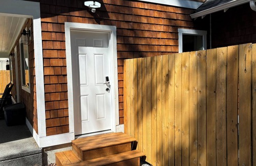 Point Roberts House | En-Suite Guestroom, Separate Entry — Hosts On-Site