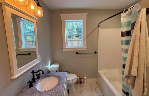 Point Roberts House | En-Suite Guestroom, Separate Entry — Hosts On-Site