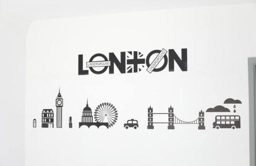 Lansbury House | En-suite Soft Water Air Conditioning TV NEO