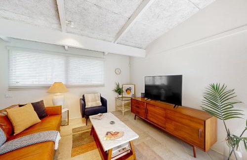 Palm Desert Apartment | Endless Blooms #22