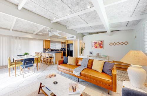 Palm Desert Apartment | Endless Blooms #22