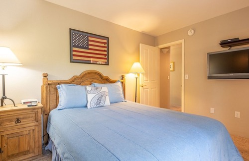 Kings Beach Condo | Enjoy the Lakeview! Complex centrally located in Kings Beach, right on the Lake!