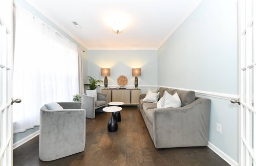 Greensboro House | Enju Ndala: Serene Oasis