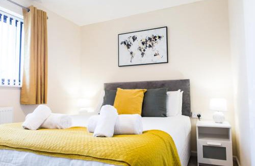Clearbrook House | Entire 2 Bedroom House near Derriford with Parking - Penny's Place