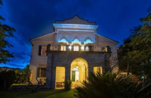 Colli del Tronto House | Entire Private Floor in an 1800s Frescoed Villa with Historic Park - Villa Mastrangelo