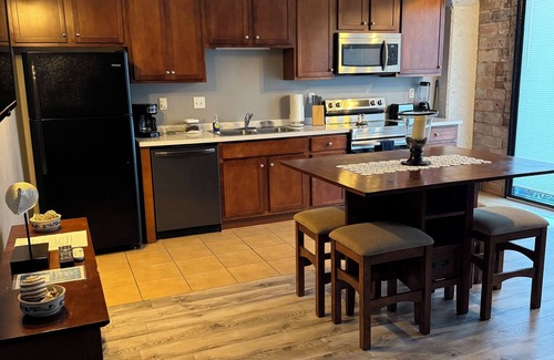 Sandusky Condo | Entire spacious condo on the Water