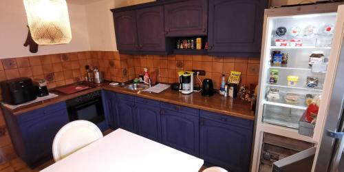 Kassel House | Erdgeschoss Ferienwohnung mit privater Küche, Badezimmer und WC, inkl Gratis Frühstück, Privat Parkplatz und WiFi