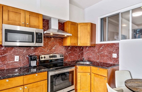 Chinatown Apartment | Escape to a 2BD Apartment in the Heart of the City