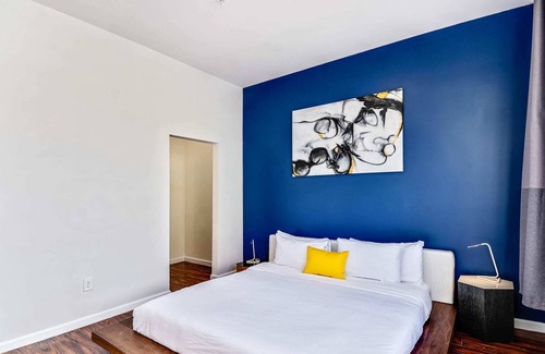 Chinatown Apartment | Escape to a 2BD Apartment in the Heart of the City