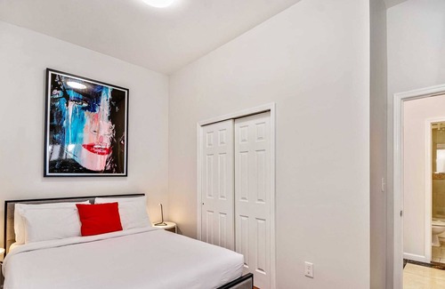 Chinatown Apartment | Escape to a 2BD Apartment in the Heart of the City