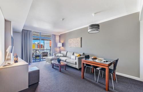 Darwin City Centre Apartment | 'Esplanade Ease' A Resort Balcony Pad with Pool