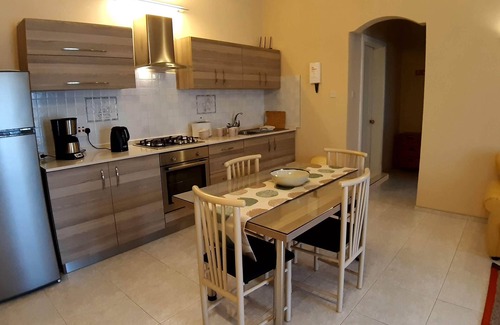 Santa Maria Estate Villa | Excellent Villa Apt accommodation in a superb location with Pool, AC/WI Fi.