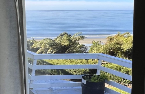 Patons Rock House | Exceptional Views in Patons Rock