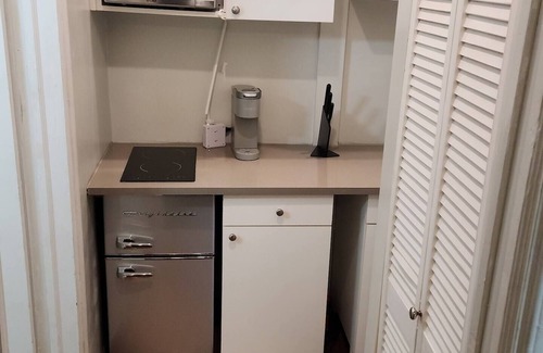 Coral Way Apartment | Exotic Coral Gables Suite