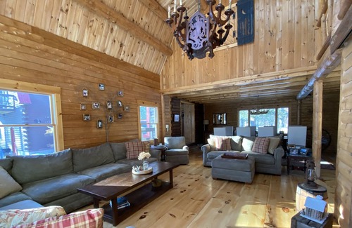 Bartlett Cabin | Exquisite beach front log home on Saco River