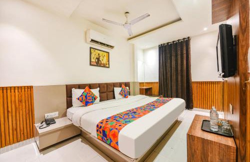Azadpur Hotel | FabExpress Shri Sai DX - Nr Adarsh Nagar Metro