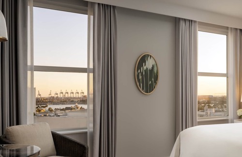 Waterfront Hotel | Fairmont Breakers Long Beach