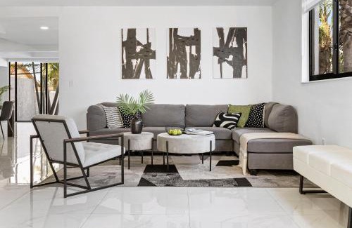 Olympia Heights House | Fall Sale! 4BR - Private Yard, Grill, Soaking Tub, Near Coral Gables & MIA Airport