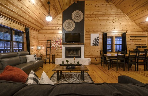 Broken Bow Cabin | π Fall specials! Updated Cabin πͺ΅ Creek π π₯ pit π