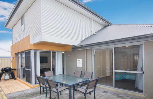 Geographe House | Family Beachscape- ARCADE MACHINE
