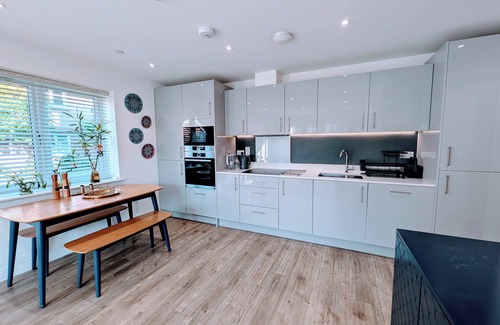 Epsom Apartment | Family Friendly Stay Near London | WiFi