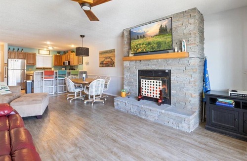 Osage Beach Condo | Family Fun at Lake Vibin' Lazy Days Osage Beach w/2 Pools, Playground, Games & Calm Water