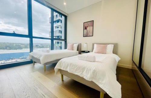 Macquarie Park Apartment | Family Residence (3 Bedrooms, Pool, Gym, Parking)
