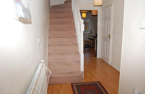 West Bromwich House | Fantastic 4 bed house with 3 bathrooms in pleasant location