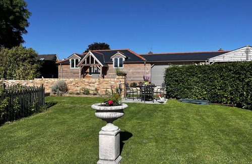 Woodfalls Cottage | Farm Cottage on a Secluded 9-acre Equestrian Small Holding