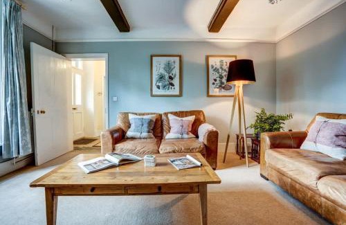 Bladon House | Farmhouse style cottage near Cotswolds and Oxford