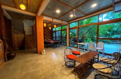 Felidhoo House | Finolhu Beach Guest House