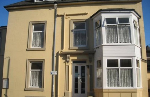 Great Yarmouth Apartment | Flat - Sleeps 2 & Parking Available