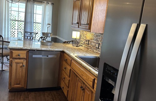 Republic House | Fountain of Life HomenEV Charger Level 2nFamily-friendly 3 bedroom-2 bath