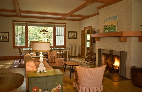 Lake Leelanau Resort | Fountain Point - Brown Cottage