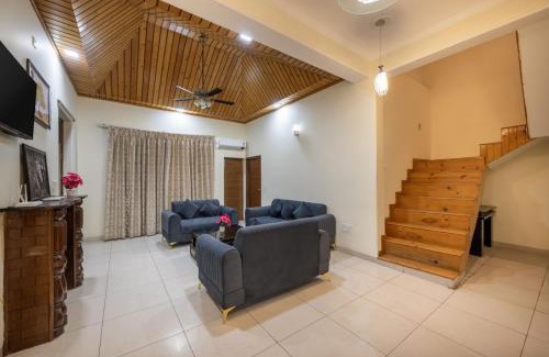 Dharampur Apartment | Four Bedrom House Kasauli I The Mountain Mansion I Serviced Villa I Party & Music I Sky Bonfire I Kasauli By Exotic Stays