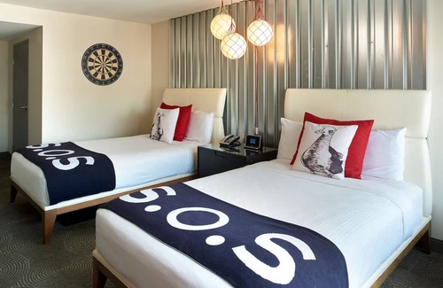 Fisherman's Wharf Hotel | Four Cozy Harbor Room Minutes from Pier 39 Fun | Ideal for Family Getaway