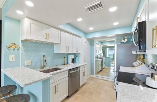 Pensacola Beach Condo | FREE BCH SVC! Updated 1 bedroom condo at Regency Towers 406 East!