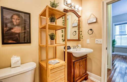 Metropolitan Apartment | Free Early Check-In or Late Check-Out - Big Yard, BBQ - Near DT, Starland & River St