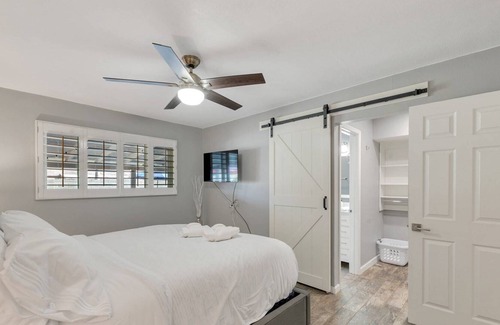 Park Scottsdale One House | FREE GOLF! Easy Freeway Access, Near Old Town, Private Heated Pool (NO Extra Fee), Dog Friendly!