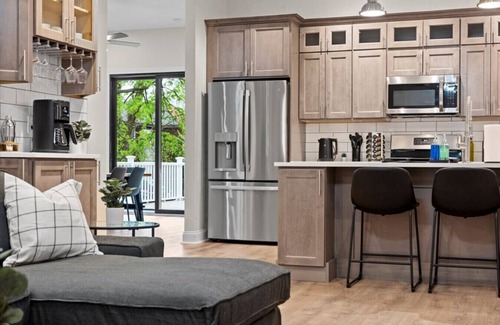 Point Breeze North House | Free Parking+Netflix+BBQ+Games Near Bakery Square