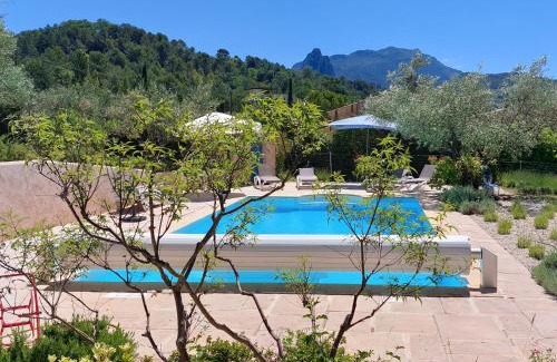 Buis-les-Baronnies House | Freundliches Haus mit Pool und großem Garten